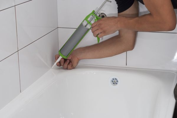 Cost of Tub Recaulking in Sheboygan