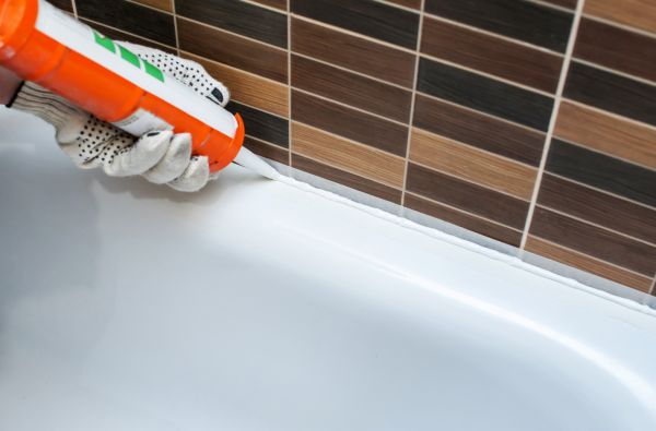 Cost of Bathtub Sealing in Sheboygan